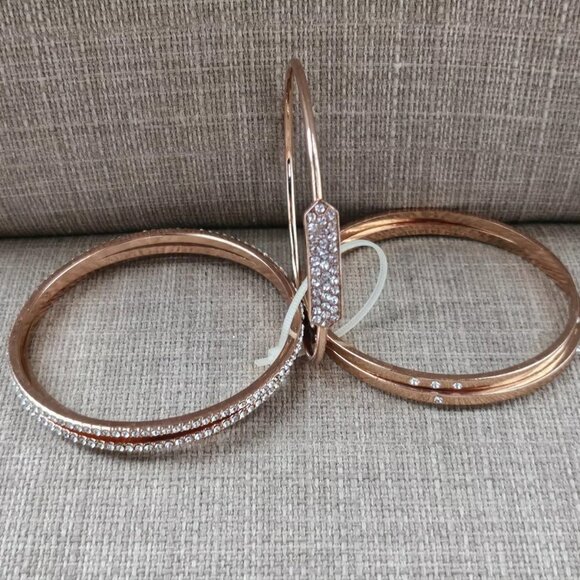 Bangles Bracelet Set of 5 Gold Tone Fashion Jewelry Crystals Accent Wrist Band - Picture 7 of 10